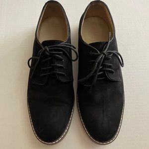 Black dress shoes